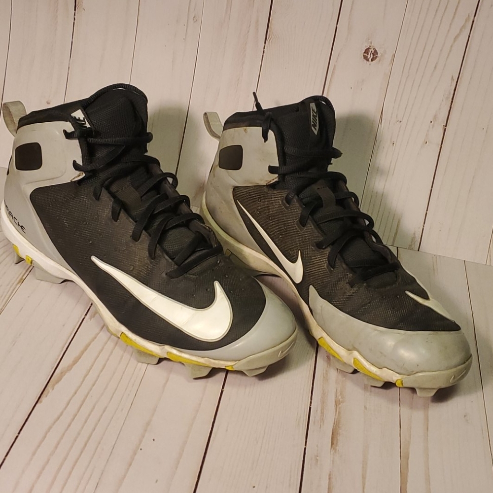 Nike 9.5 men's football cleats